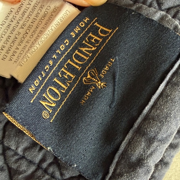 Pendleton cream and Navy Geometric Quilted Blanket - Picture 5 of 8